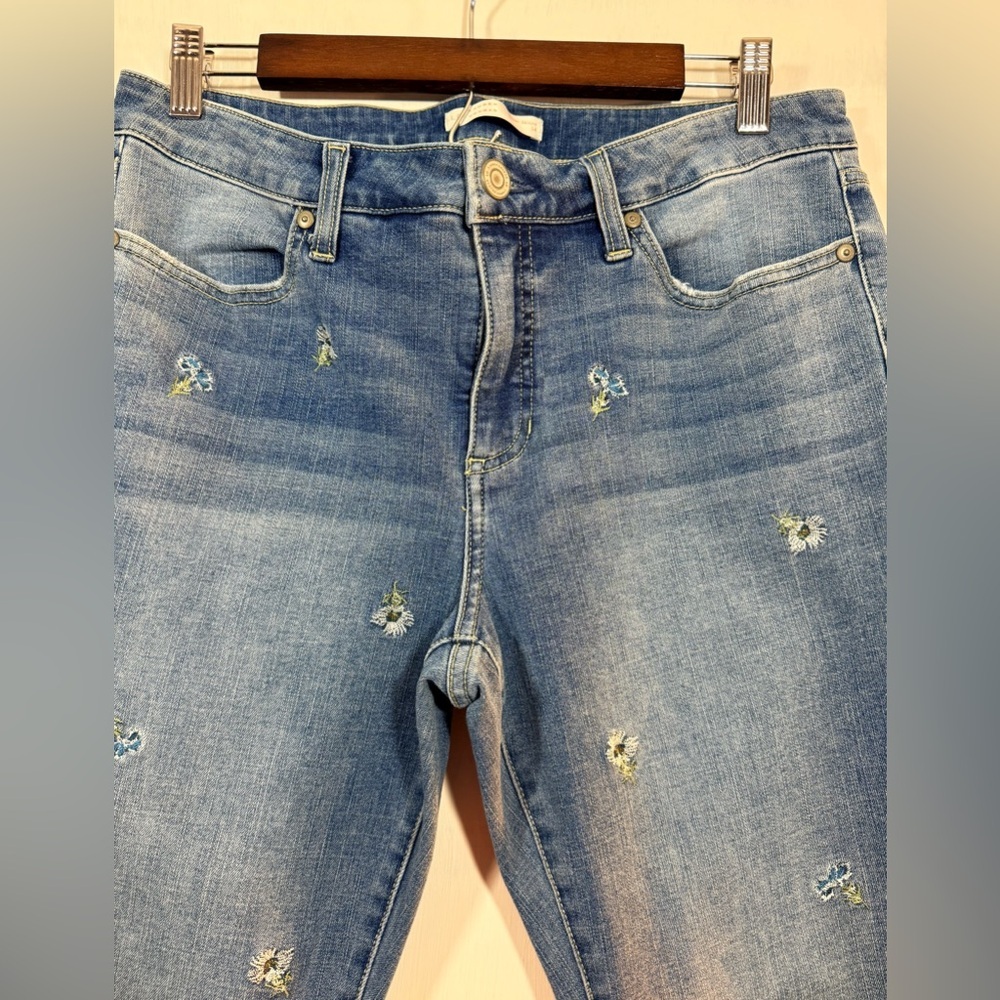 LC Lauren Conrad Distressed Denim Skinny Jeans - Picture 2 of 8